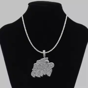 Nuevo Colgante Moderno Chapado en Oro Blanco con Acabado Plateado y Diamantes para Eventos de Moda y Uso Casual - Product Image 1
