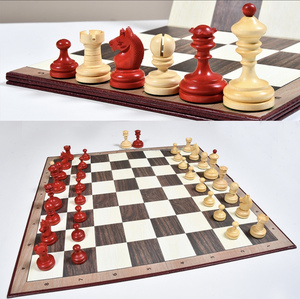 Exquisito tablero de ajedrez de cuerno hecho a mano y Juego de piezas Una obra maestra en artesanía - Product Image 1