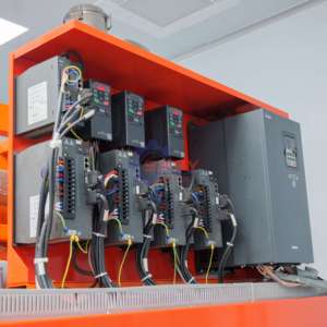 เครื่องขึ้นรูปพลาสติกแบบอัดรีดเป่าลมอัตโนมัติ สำหรับผลิตถัง HDPE PP บาร์เรล เจอร์รี่แคน และภาชนะต่างๆ - Product Image 5