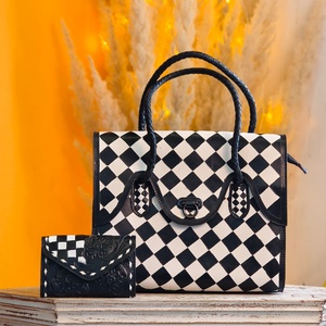 Bolso tote de cuero genuino para mujer, diseño de lujo con patrón a cuadros en blanco y negro, gran capacidad, color sólido, a la moda. - Product Image 1