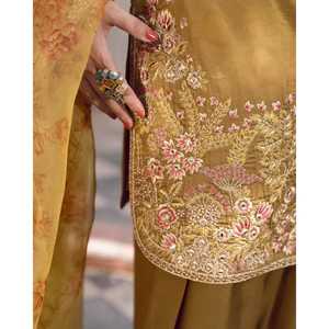 ชุดสูทงานเลี้ยงสำหรับผู้หญิง ดีไซน์สวยงาม พร้อมงานปักเลื่อม - Product Image 1