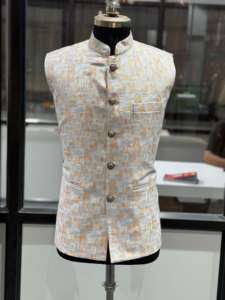 เสื้อโค้ทผู้ชายลายแจ็คการ์ดและปักเลื่อมจากผู้ส่งออกอินเดีย เสื้อโค้ทดีไซน์เนอร์สำหรับโอกาสพิเศษและงานต่างๆ มีจำหน่ายในราคาดี - Product Image 5