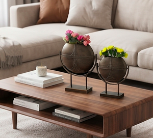 Vase de table moderne en métal avec support, présentoir décoratif pour la décoration de la maison, de l'agencement de bureau ou comme présentoir de cadeaux - Product Image 5