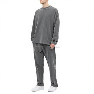 Camiseta Retro Negra Deslavada con Costuras en Contraste de 240 g/m², Camiseta de Manga Larga con Cuello Redondo, Estilo Vintage Desgastado, Sudadera para Hombre - Product Image 1