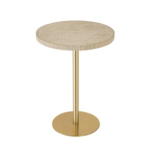 Mesa de latón robusta hecha a mano por artesanos expertos, ideal para añadir un toque real y una riqueza cultural a la decoración de interiores del hogar. - Product Image 6