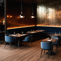 Ensemble table et chaises de café carrées en bois sur mesure, banquette en tissu velours bleu, mobilier de restaurant commercial
