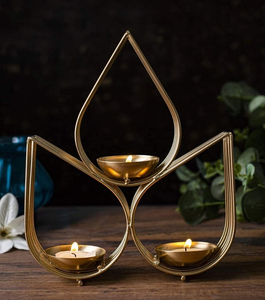 Porte-bougie en laiton doré en forme de pétale pour mariage, événement festif, support de bougie métallique luxueux pour décoration de table à la maison - Product Image 1