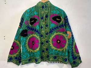 Chaqueta Bomber de Terciopelo Rosa con Bordado Suzani, Estilo Hippie Vintage, Abrigo Cálido de Invierno, Chaqueta Floral, Regalo para Ella - Product Image 6