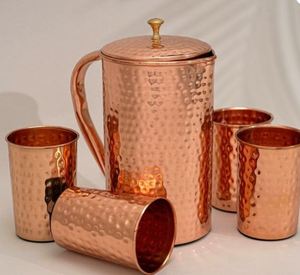 Juego de jarras de cobre para servir agua con estilo y lujo, juego de metal con vasos, duradero, reutilizable, para servir en la mesa. - Product Image 1