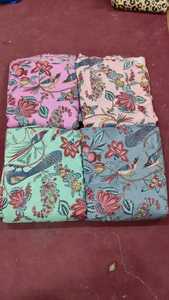 Tela de Algodón Premium Estampada, Diseño Floral Artesanal Sostenible con Estampado a Mano para Ropa de Verano y Decoración del Hogar - Product Image 5