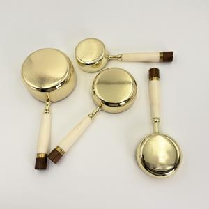 Tasses et cuillères à mesurer en métal écologiques de qualité supérieure avec poignée en résine blanche, outils de pâtisserie au prix le plus bas en Inde - Product Image 5