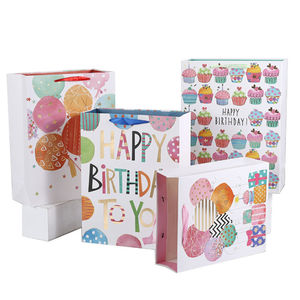 Bolsas de Regalo de Papel Kraft Reciclado de Lujo Personalizadas con Asas de Cinta, Recubiertas para Prendas, Embalaje Minorista, Laminación, Impresión y Manipulación - Product Image 1