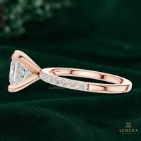Bague de fiançailles en diamant de laboratoire Princess, sertie de quatre griffes au centre, avec bande demi-éternité délicate pavée, bague de promesse pour femme