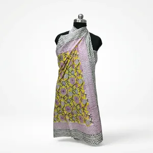 Tela de Algodón Estampada a Mano en Amarillo y Morado con Diseño Floral y Borde de Puntos para Confección de Saris y Decoración del Hogar - Product Image 4
