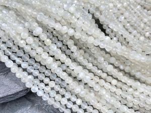 ลูกปัดมูนสโตนสีขาวธรรมชาติทรงกลมเหลี่ยมเพชรพลอยขนาด 2 มม. 3 มม. 4 มม. ลูกปัดพลอยขนาดเล็กสำหรับทำสร้อยข้อมือ สร้อยคอ DIY เครื่องประดับ - Product Image 6