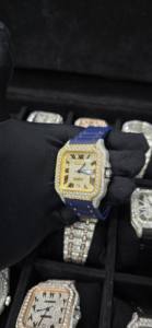 นาฬิกาหรูหราประดับเพชรโมอิสซาไนต์ทรงกลมแบบครึ่งหน้าปัด สายหนังสีดำ พร้อมฟังก์ชั่นวันที่แบบคลาสสิกและตัวเลขโรมัน - Product Image 4