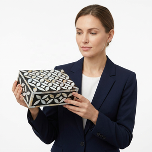 Caja de Joyería Hecha a Mano con Madreperla, Regalo de Navidad, Incrustaciones de Madreperla, Protege Joyas y Collares, Ecológica, Capacidad Personalizable, Gran Venta - Product Image 1