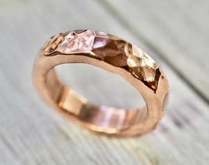 Anillo de Cobre Hecho a Mano de la Mejor Calidad para Uso Diario, Bodas, Aniversarios, Fiestas, Compromisos, Estilo Clásico Unisex, Regalo de Boda - Product Image 1