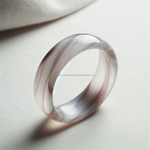 Bracelet en résine légère pour femme avec ornements ethniques vintage Design de serrure de perle méticuleusement conçu Style intemporel-pour les cadeaux - Product Image 2