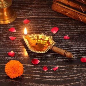 Diya décorative en laiton doré pour Diwali, Pooja et Puja, design Art Déco pour l'inauguration de maison - Product Image 4