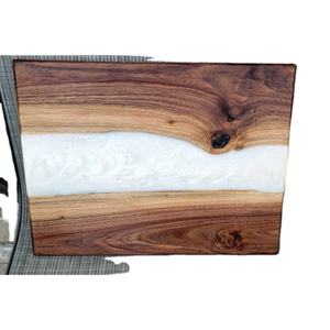 Tabla de cortar de madera de olivo hecha a mano de lujo con incrustaciones de Río de resina epoxi, Tabla grande multiusos para charcutería y queso - Product Image 3