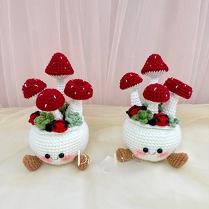 Maceta de Tulipanes Amigurumi Hecha a Mano, Decoración de Apoyo Emocional, Diseño Moderno Rústico, Florero Colgante o de Pie, Lindo Regalo Floral - Product Image 4