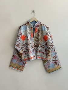 Veste brodée Suzani vintage faite à la main pour femme, style bohème ethnique, cadeau pour elle - Product Image 3