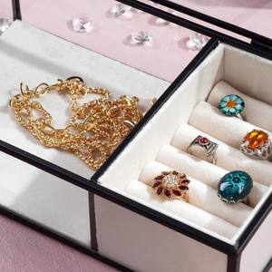 Mantenga sus collares, anillos y pulseras perfectamente organizados en un elegante organizador que también sirve como decoración. - Product Image 2