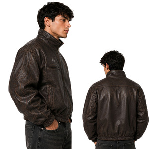 Chaqueta de Cuero Varsity para Hombre, Personalizada con Logotipo Bordado en Chenille, Diseño Vintage con Letras, Cierre de Cremallera, para Invierno - Product Image 3