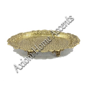 Bandeja decorativa de latón con acabado suave para servir en Navidad y uso doméstico por Axiom Home Accents - Product Image 3