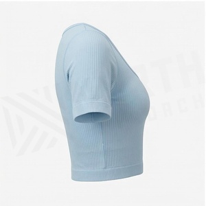 Haut court côtelé à manches courtes et col rond bleu clair uni North Approach pour femme – Vêtement de yoga et de sport - Product Image 3
