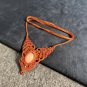 Collier en macramé fait main avec pierre de lune pêche, pendentif en macramé orange complexe, bijou bohème en pierre précieuse naturelle, cristal de guérison - Product Image 2