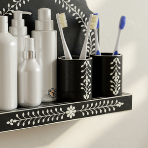 ชั้นวางของในห้องน้ำลายดอกไม้สีดำ ชั้นวางของติดผนังโค้งทำจากไม้ พร้อมที่วางแปรงสีฟัน - Product Image 4
