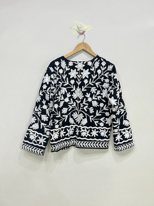 Chaqueta Acolchada de Algodón Negra para Mujer con Bordado Floral Blanco, Ecológica y de Secado Rápido, Estilo Étnico Boho Casual Corta - Product Image 5