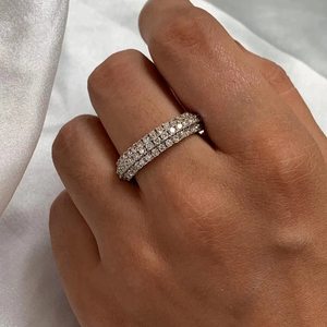 Anillo de Compromiso de Moda con Media Eternidad, Plata S925, Chapado en Oro Blanco, con Diamante Moissanita Redondo, Regalo para el Día de San Valentín - Product Image 1