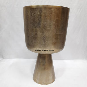 Ensemble de 3 jardinières modernes en métal doré pour l'intérieur avec support élégant, pots à fleurs élégants pour la décoration de la maison, du bureau ou du jardin - Product Image 5