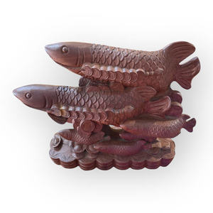 La estatua de carpa es exquisitamente tallada a partir de un solo bloque de madera de Huong. - Product Image 6