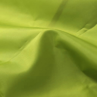 Capes de coiffure courtes en gros, légères, pour salon, tissu de qualité supérieure, logo personnalisé, ODM 2026, couleur unique