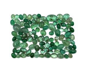 พลอยมรกตธรรมชาติจากแซมเบีย รูปทรงผสมแบบคาโบชอง ขนาด 3.50*5-6*8 มม. น้ำหนัก 5 กะรัต สำหรับทำเครื่องประดับ - Product Image 4