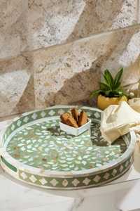 Bandeja de Servicio y Almacenamiento Premium Hecha a Mano con Incrustaciones de Concha de Nácar, Organizador de Mosaico Iridiscente de Lujo para Comedor, Eventos y Eventos Sofisticados - Product Image 5