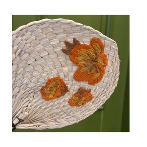 Éventail pliant écologique fait main en feuille de palmier naturelle avec doublure en bambou pour décoration de mariage, cadeaux de fête et rafraîchissement estival - Product Image 3