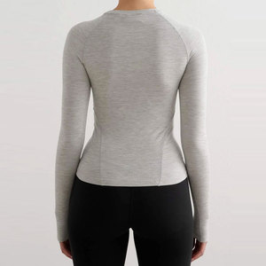 Camiseta de manga larga ajustada con orificios para los pulgares, ropa deportiva para mujer, ropa de yoga ajustada al cuerpo, camiseta de ejercicio para verano - Product Image 2