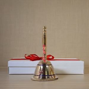 Laiton métal Om symbole cloche, hindou Pooja chambre décoration cloches, cadeaux de retour Puja, cloches de Temple, cloches à main, petite poignée cloche - Product Image 3