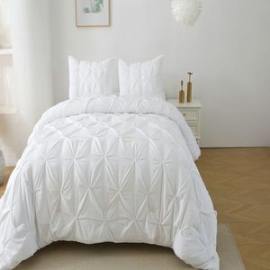 Set Copripiumino Alternativo al Piumino di Qualità Ospedaliera Super King con 2 Federe - Set Biancheria da Letto 3 Pezzi con Pregiato Lavoro Pintuck in Bianco - Product Image 6