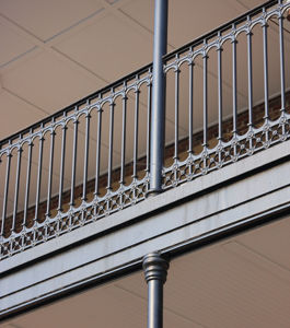 Vente en gros de panneaux de garde-corps de balcon modernes en fer et aluminium, en fonte de diamant noir, sans cadre, résistants à la rouille, décoration intérieure, 5 ans - Product Image 1