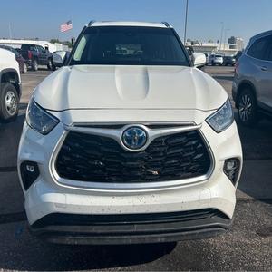 Toyota Fortuner SUV AWD Sièges en cuir Boîte manuelle Pneus R16 En stock Excellent état Prêt à l'exportation - Product Image 3