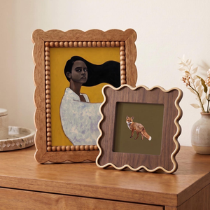 Marco de Madera de Lujo para Arte de Pared, Marco Decorativo Premium con Bordes Festoneados Elegantes para Fotos Familiares, Sala de Estar - Product Image 1