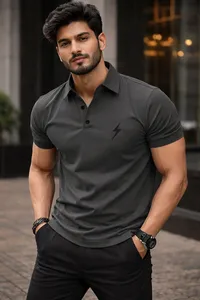 เสื้อยืดโปโลสีแดงเลือดนกพรีเมียมสำหรับผู้ชายของซาฟาอา -แขนสั้นทรงเข้ารูป - Product Image 4