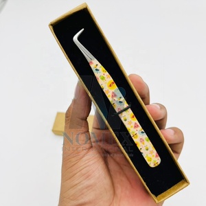 แหนบต่อขนตาปลอม90องศาเคลือบด้วยกระดาษสีเหลืองอ่อนสวยสำหรับเก็บขนตาปลอมทำจากสเตนเลสสตีลที่ยั่งยืน - Product Image 1