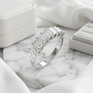 Anillo de banda de siete piedras con diamantes cultivados en laboratorio de 2.10 quilates, chapado en oro de 14 quilates, estilo vintage, con engaste de garras, certificado. - Product Image 2